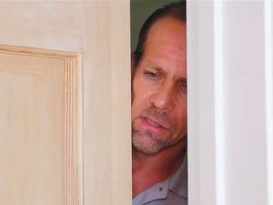 Süße fickt Idol zum ersten Mal bei Household Piping