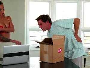 NuruMassage Isabelle Deltore ist seifig mit ihrem Stiefsohn!