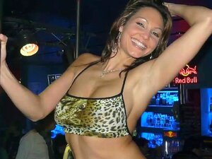 Sexy tschechisches Erotikmodel Jennifer Max hat einen heißen Arsch