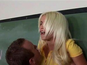 Mädchen wird grob gefickt