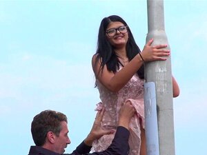 Zwei heiße Sklaven werden in der Öffentlichkeit in Schande gebracht.