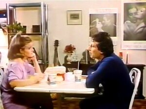 Retro behaarte Muschi reitet den Schwanz,