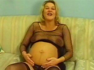 Daniel leckt eine schwangere Blondine. Daniel lutscht an schwangeren