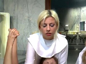 Dildo benutzt Fetisch-Nonne. Dildo benutzt Fetisch-Nonnen-Zeug in