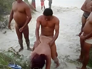 Erlebe intensives Vergnügen auf einem sandigen Paradies, während