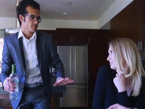 Наталија Стар своју гузицу за