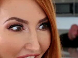 Vastgebonden schattige lesbienne