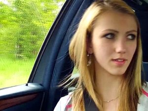 Echte frische Anhalterin zahlt für die Fahrt mit ihrer Muschi. Echte