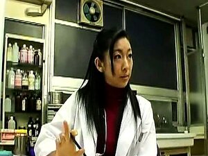 Untertitelte CFNM Japanische MILF Doktor Penisinspektion