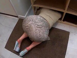 Deine Stiefmutter bleibt stecken und du darfst ihre Fotze ficken (POV)