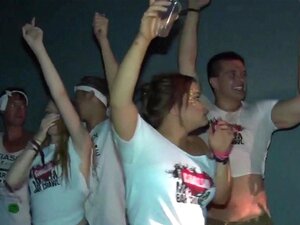 Гола журка слаткица плеше