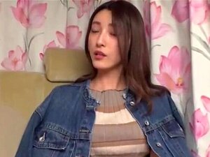 Verheiratete Frau nimmt Süßes auf und bekommt eine Creampie Ikase 35