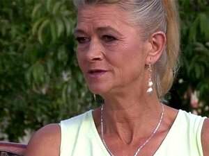 Oma verführt die Freundin ihres Stiefsohns
