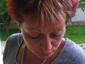 Slimme kerel neukt oma van naast de deur
