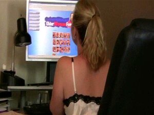 Mama schaut sich Online-Pornos an und muss runter