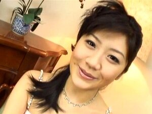 Die erfahrene reife Saga Misaki wird von ihrem großen Schwanz