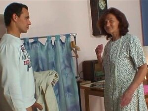 Nonna di 60 anni cavalca la sua carne