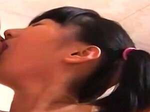 Upplev den intensiva passionen hos en busig japansk collegestudent i