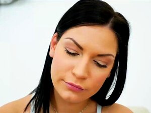 Süße Annie wird von einem bärtigen Opa genossen, der ihre Muschi