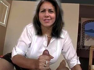 Julia Bradbury Toss Loop
