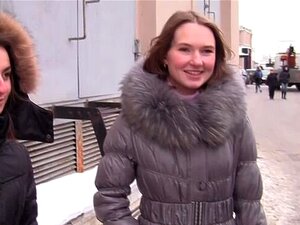 Öffentlicher Toilettensex mit hübscher Braut