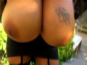 Flexi Monster-Brust-Babe Carmen Hayes