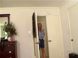 Бела милф не може да верује да јој је