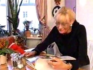 Blonde schwedische MILF, geil genug, um gefilmt zu werden