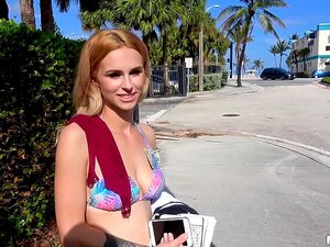 Blauäugige blonde öffentliche sex