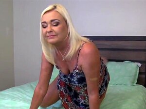 Upskirt-Traum mit Mama