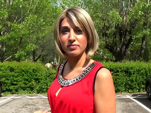 Assia, 25, Rezeptionistin, sie will es in den Arsch!