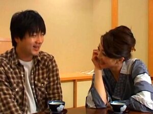 L'idole séduisante shiori endou aime l'action extrême. La prof