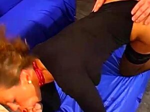 Hottie wordt verwend door lullen en zaad, Haar honger naar lullen en