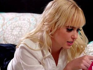 College-Mädchen entdecken lesbischen Porno - Chloe Cherry, Athena