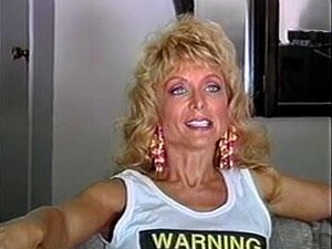 Nina Hartley fickt den Banditen