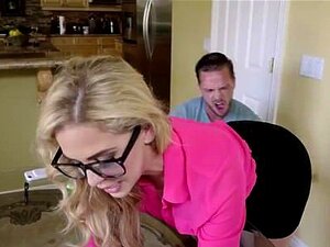 Brazzers - Busty Hot Milf fickt ein paar frische Schwänze
