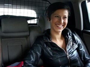 Billige, einfache Schlampe Emylia Argan öffnet die Beine für alle,