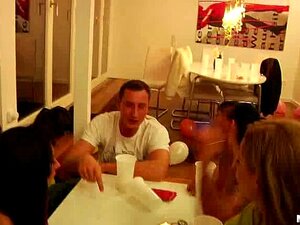 Gangbang mitt Miss Doggystyle