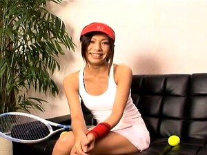 Kaoru Hayami sticks seksspeeltjes diep haar zeer lief kutje