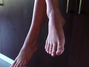 Fußfetischistin BF dehnt Naomi Swann - Arsch XXX