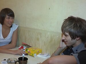 Utforska den outsläckliga lusten hos en förförisk rysk skönhet vid