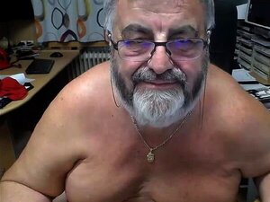 Katso, miten tämä likainen ukki tekee shown sinulle webkamerallaan!