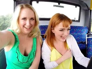 Britische Babes spielen Wahrheit oder Pflicht