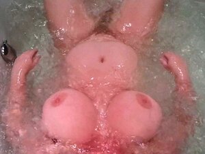 BBW Jen im Jacuzzi mit ihren schönen großen Titten