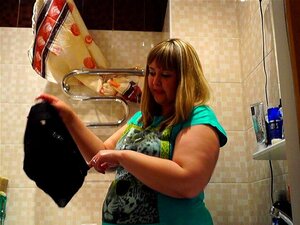 Höschen in Muschi und Masturbation BBW. Behaarte Muschi BBW