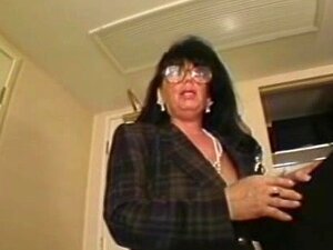 Moden brunette knuller til orgasme