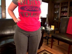 Frau fickt Ehemann und Freund vor der Webcam