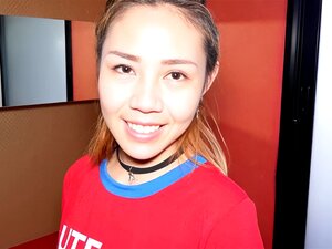 Thailändische Amateur-MILF hat ein Video mit einem Touristen gemacht,