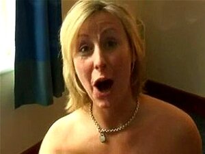 Frau ins Gesicht