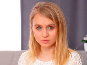 Leidenschaftliche Süße Angel Lightfairy genießt harten Sex so sehr